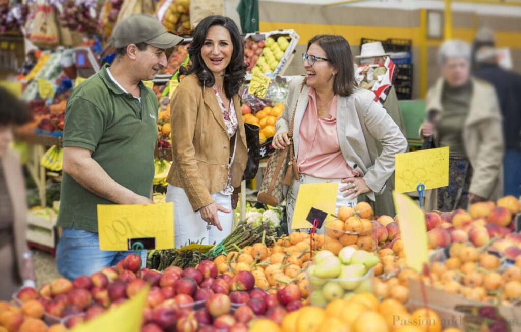 A Day Of The Mamma Mia Diet Shopping At The Local Market In Como